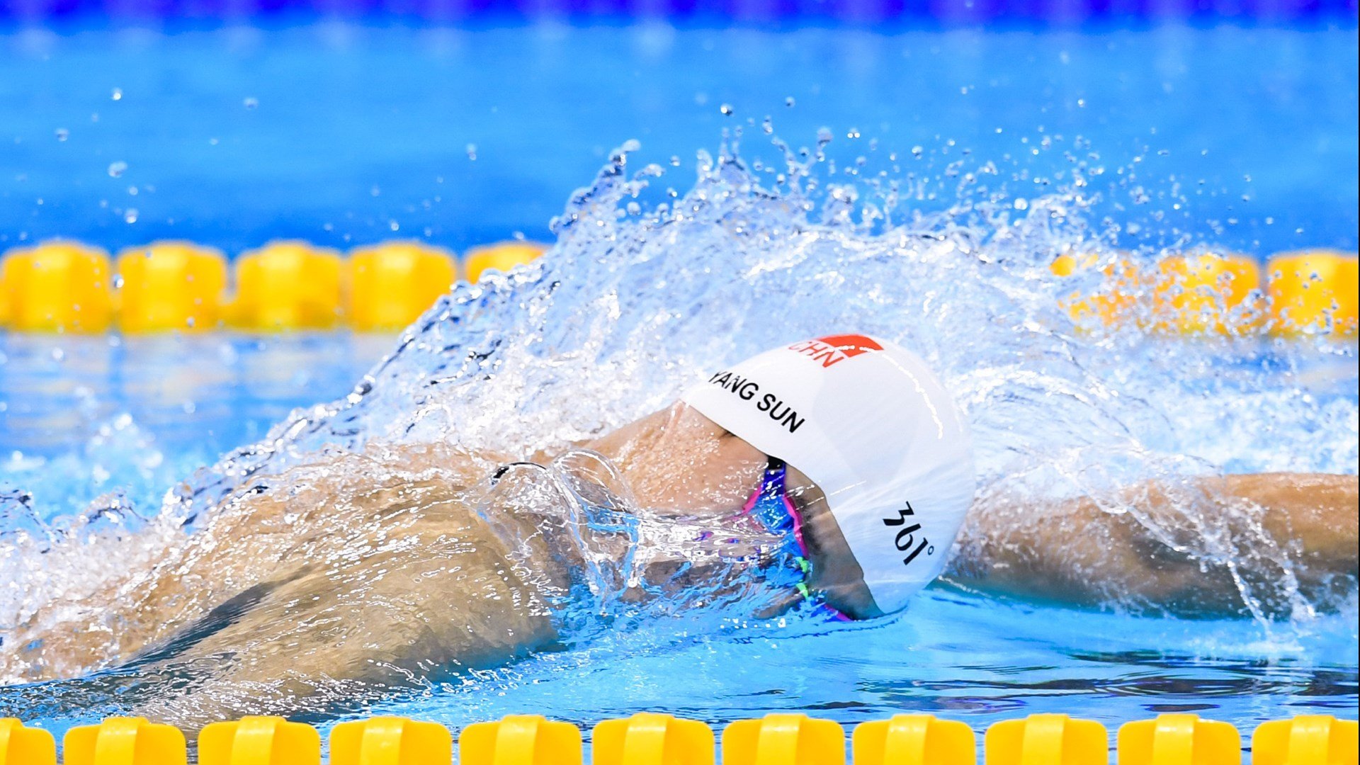 kaiyun.com-报道美国游泳选手在奥运会上取得第八枚金牌的历史性成就，彰显其卓越表现。